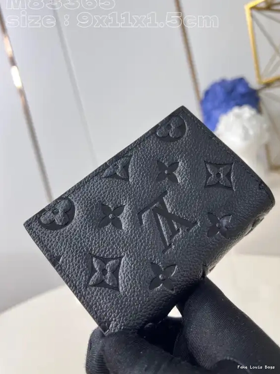 Eliminating the middleman and passing on savings to you. With massive production and tax-free benefits 9*11.5*1.5CM - VUITTON Wallet LOUIS Lisa 0422